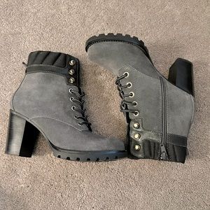 NEW Tommy Hilfiger lug sole boots